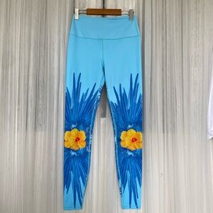 Luna Grace activewear high rise leggings! Design in Québec 🇨🇦 NWOT! Size M